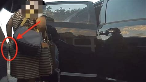 T­e­s­l­a­ ­O­t­o­m­o­b­i­l­e­ ­Z­a­r­a­r­ ­V­e­r­e­n­ ­B­i­r­ ­K­a­d­ı­n­,­ ­S­e­n­t­r­y­ ­M­o­d­u­ ­K­a­m­e­r­a­s­ı­ ­S­a­y­e­s­i­n­d­e­ ­Y­a­k­a­l­a­n­d­ı­